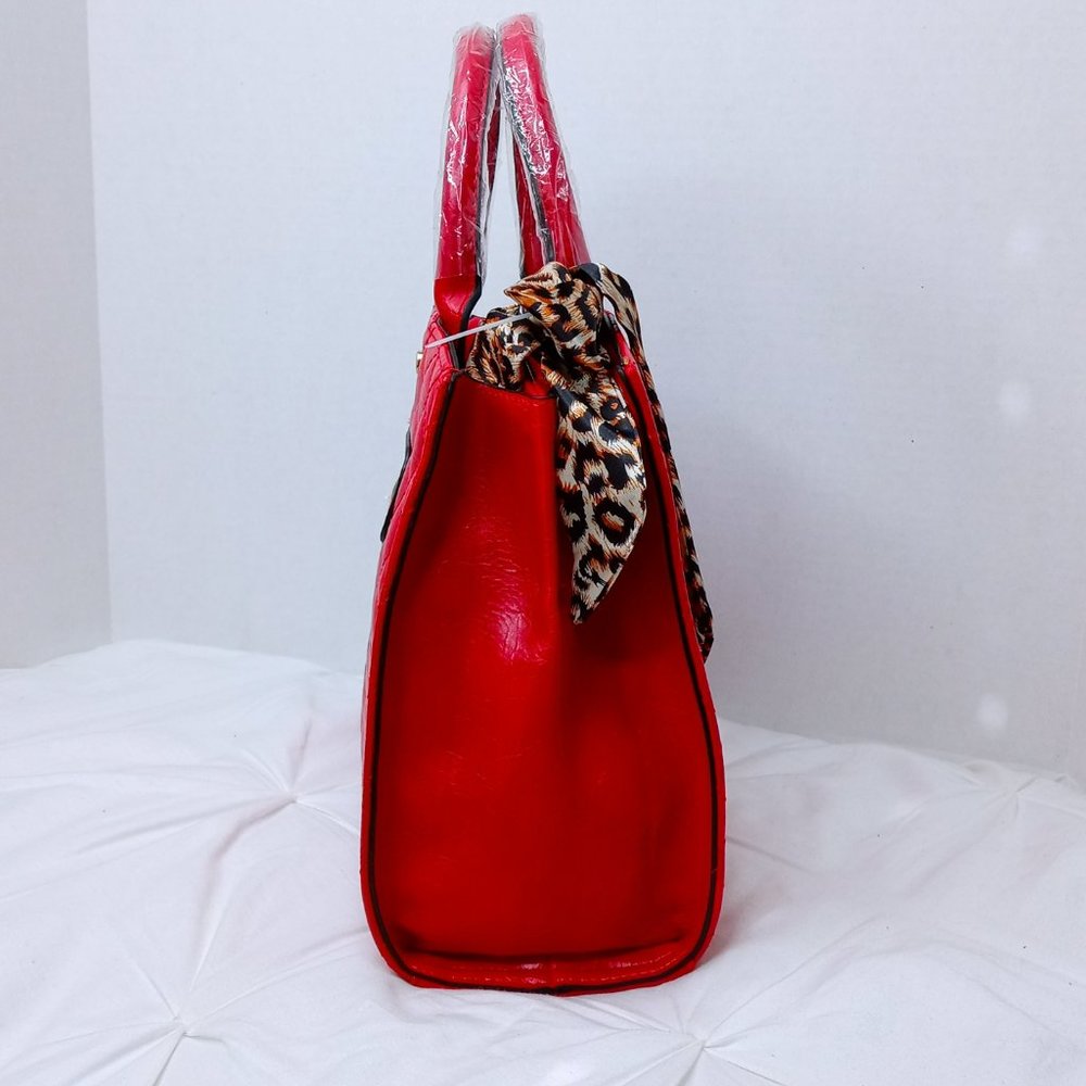 Red Quilted Handbag - Picture 5 of 7